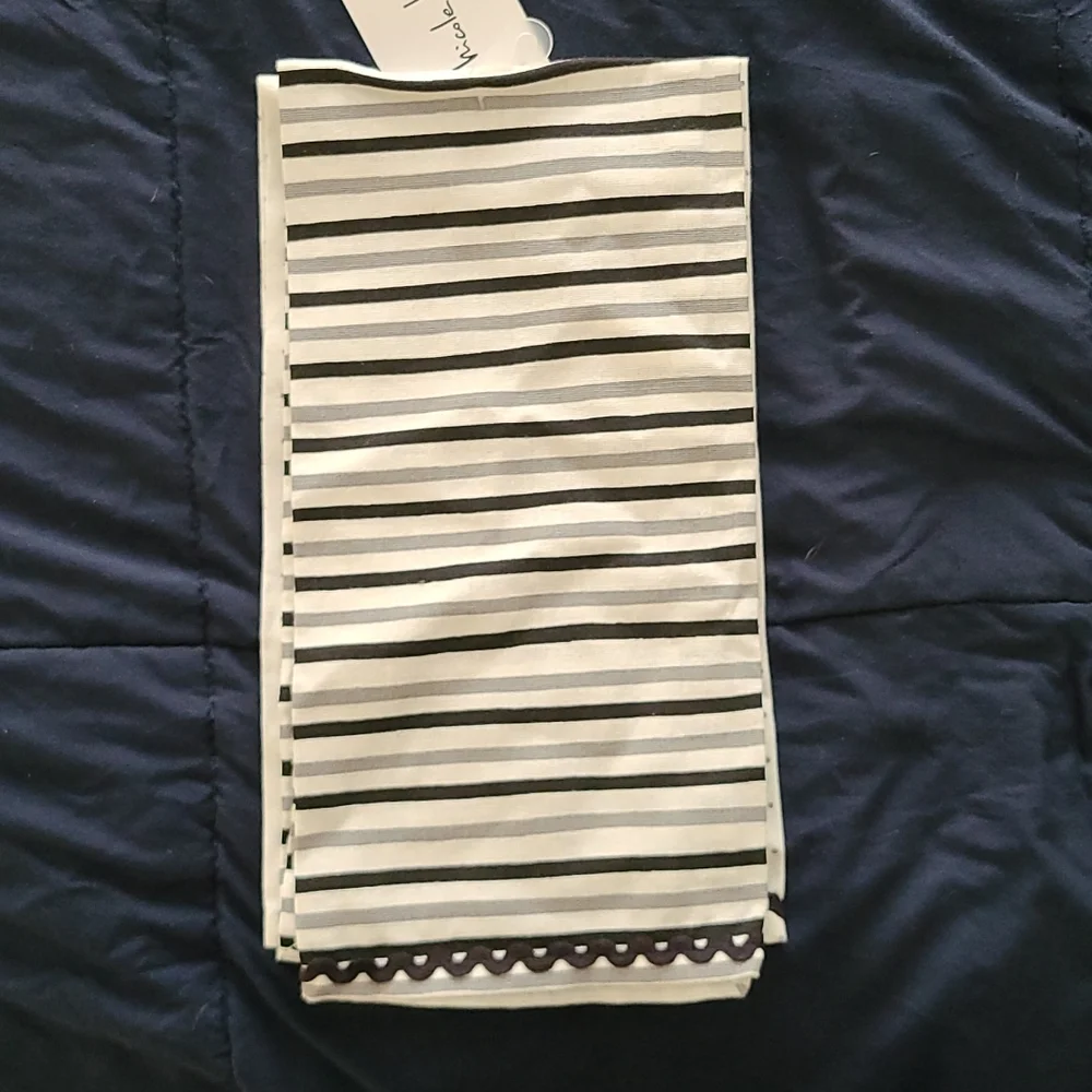 Nicole Miller nwt make